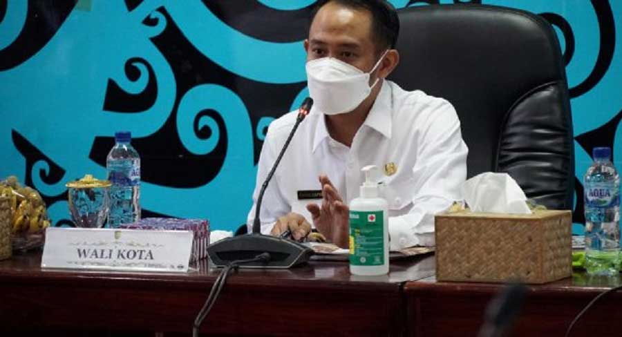 Walikota Palangka Raya, Fairid Naparin memimpin rapat persiapan penilaian Adipura Tahun 2022 di aula Peteng Karuhei II Kantor Pemerintah Kota Palangka Raya