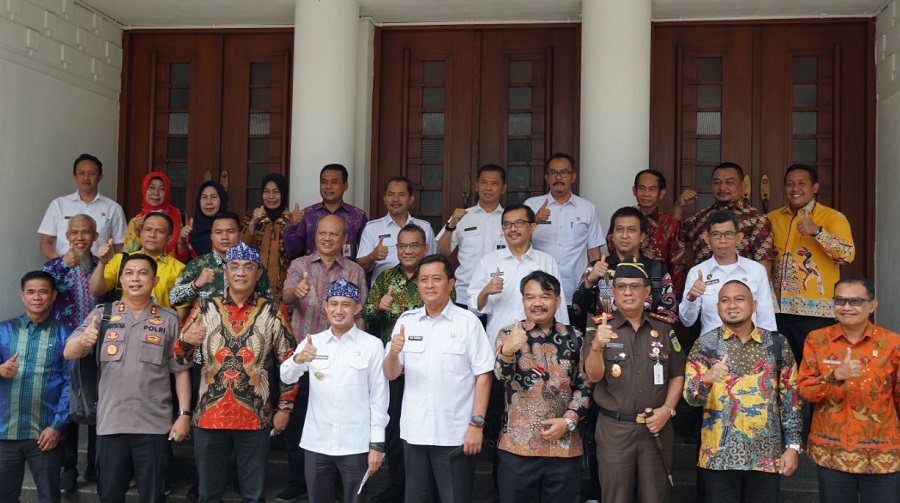 Wali Kota Palangka Raya, Fairid Naparin beserta Forum Koordinasi Pimpinan Daerah (FKPD) Kota Palangka Raya melakukan kunjungan kerja (kunker)