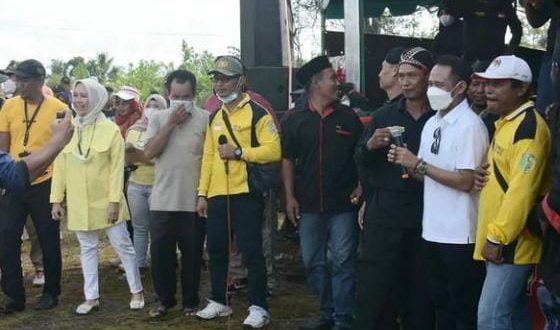 Wali Kota Palangka Raya, Fairid Naparin menghadiri acara Perayaan Hari Ulang Tahun (HUT) Kemerdekaan RI ke-77 yang dilaksanakan di Jl. Tampung Penyang