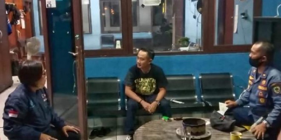 Wali Kota Palangka Raya, Fairid Naparin meluangkan waktu untuk meninjau Pos Rescue pada Dinas Pemadam Kebakaran dan Penyelamatan, Selama (18/10/2022) malam.